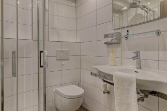 Doppelzimmer Komfort und Deluxe Bad